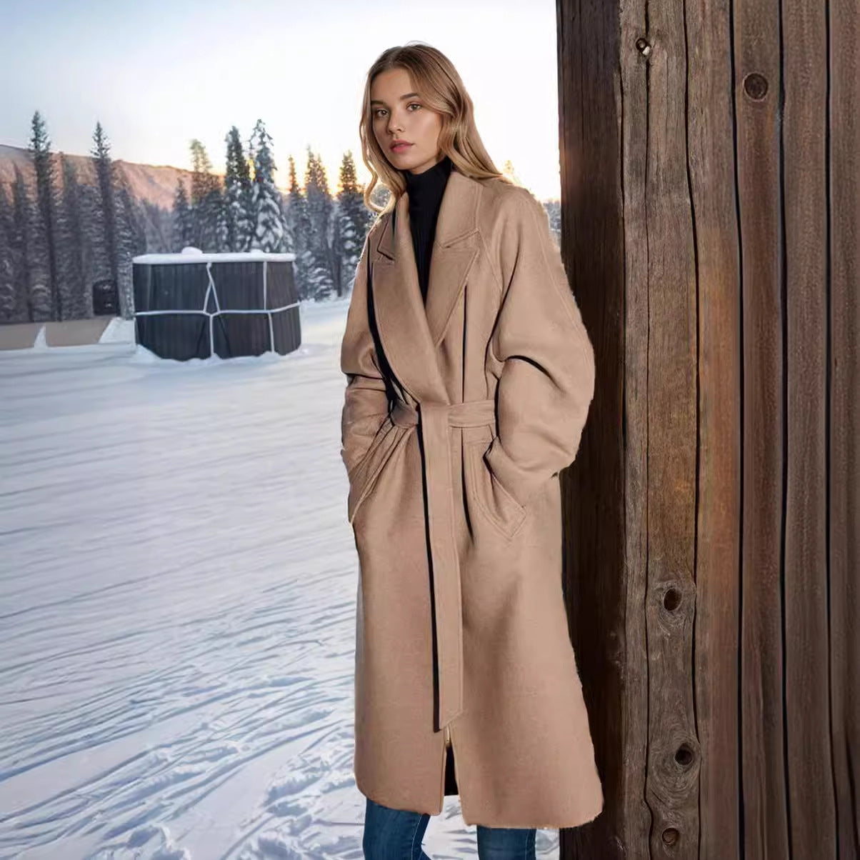 Manteau Long Slim à Col Châle Matelassé – Élégance Hivernale