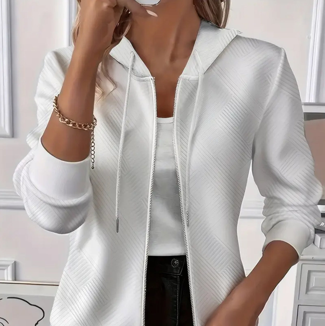 Hoodie Tricotée à Zip & Capuche – Coupe Détendue Femme